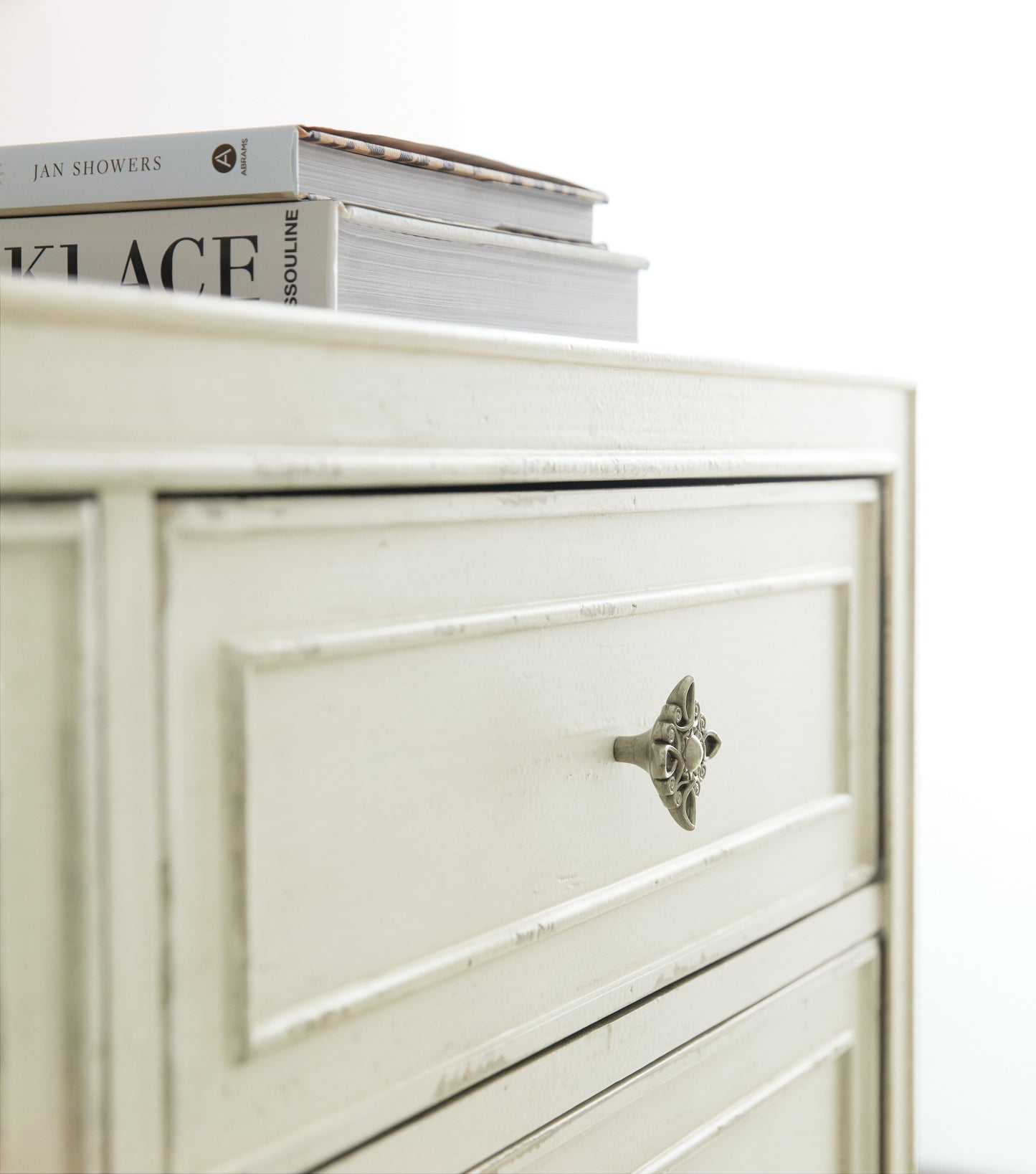ANASTASIE DRESSER