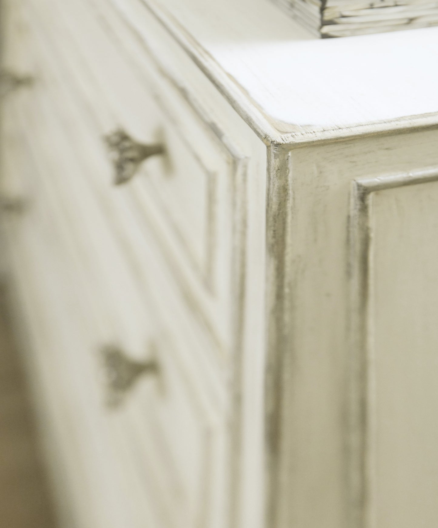 ANASTASIE DRESSER