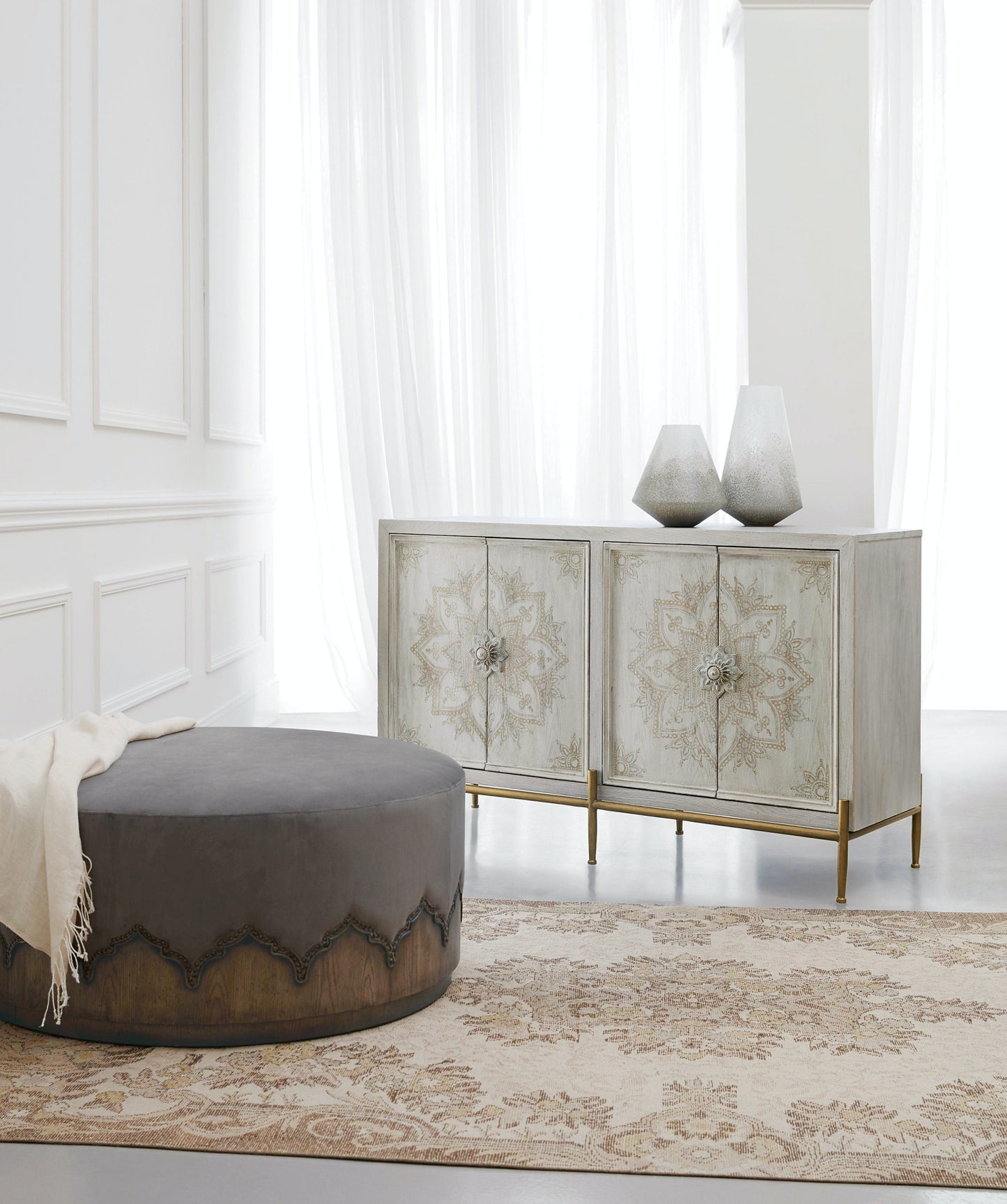 DELILAH SIDEBOARD